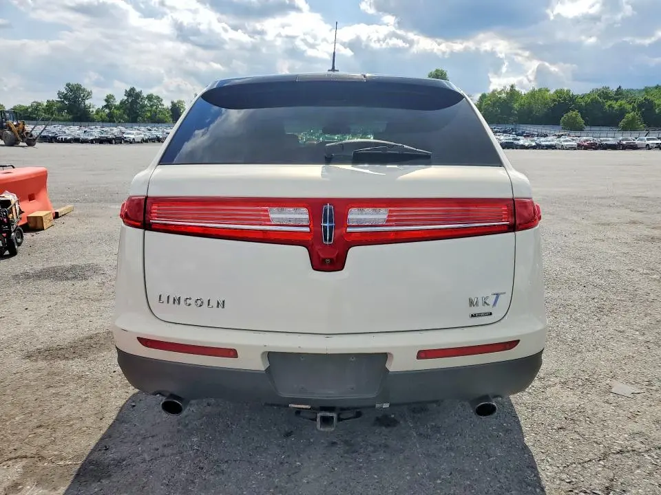 2013 LINCOLN MKT   