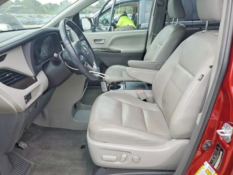 2018 TOYOTA SIENNA XLE PREMIUM 8-PASSENGER  