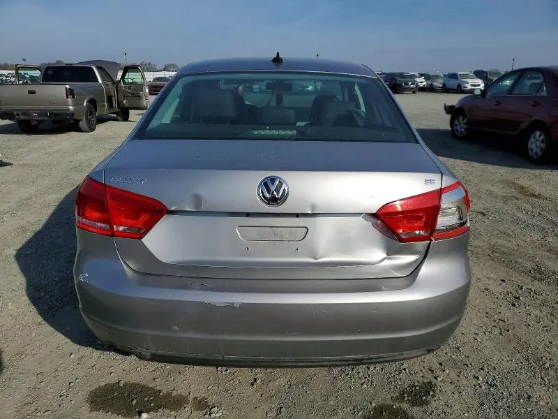 2013 VOLKSWAGEN PASSAT SE  
