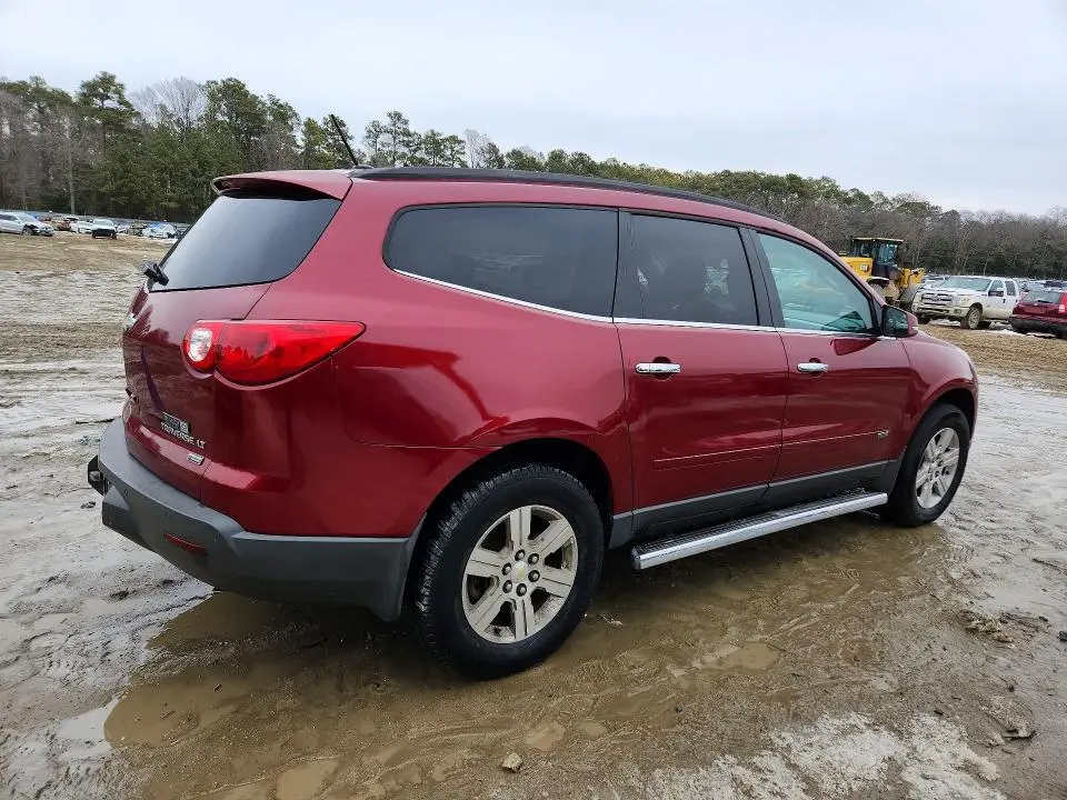 2010 CHEVROLET TRAVERSE LT  