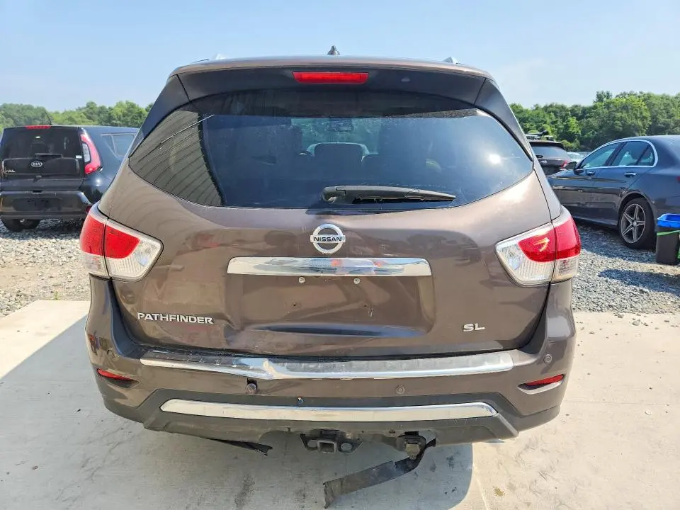 2016 NISSAN PATHFINDER SL  