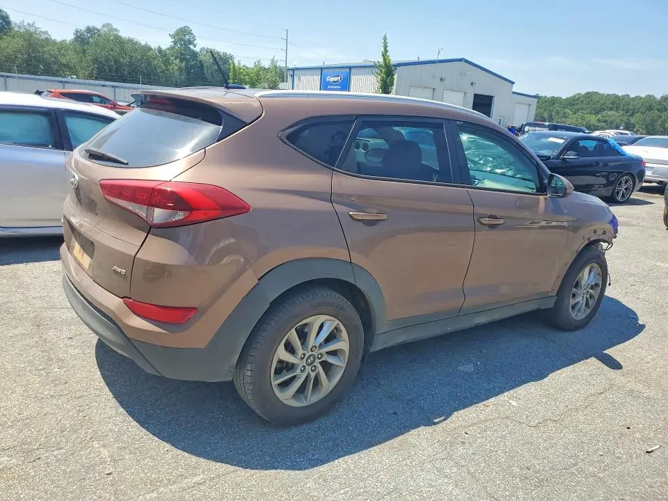 2016 HYUNDAI TUCSON SE  