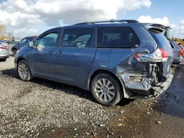 2014 TOYOTA SIENNA LE  
