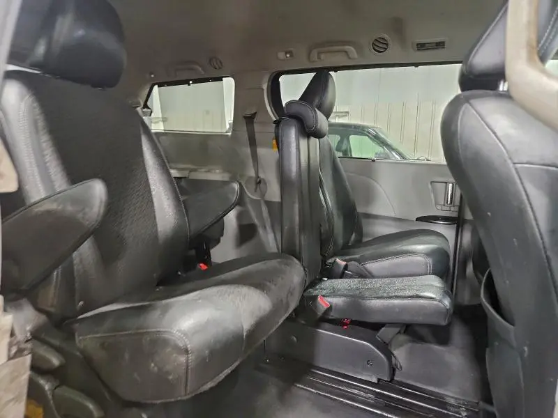 2014 TOYOTA SIENNA SPORT  