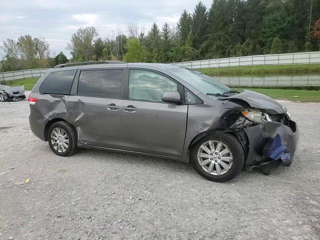 2011 TOYOTA SIENNA LE