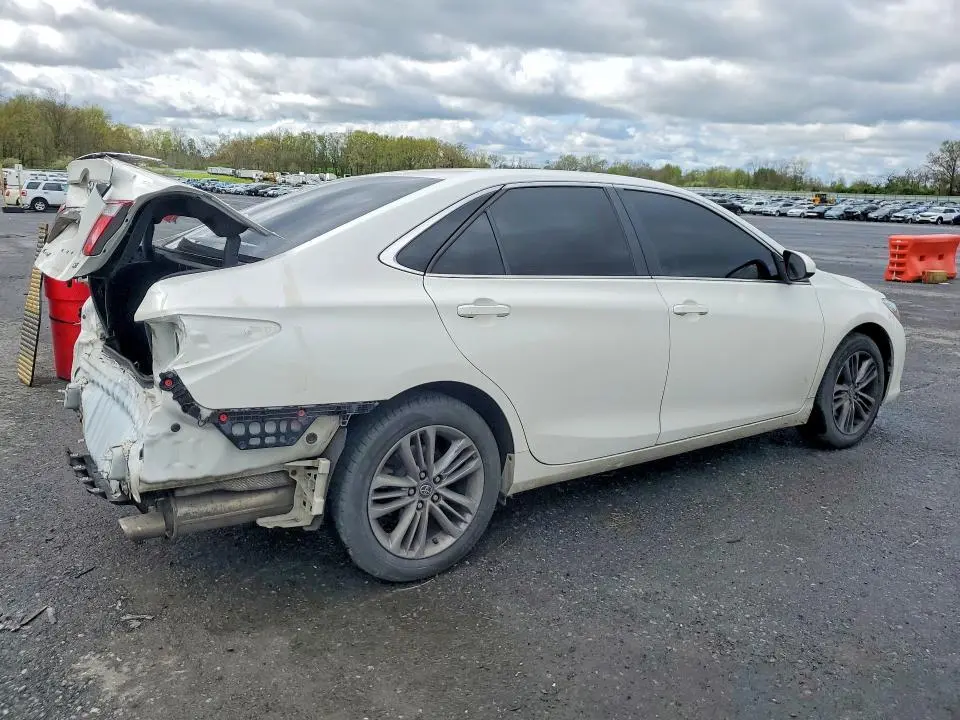 2016 TOYOTA CAMRY SE  