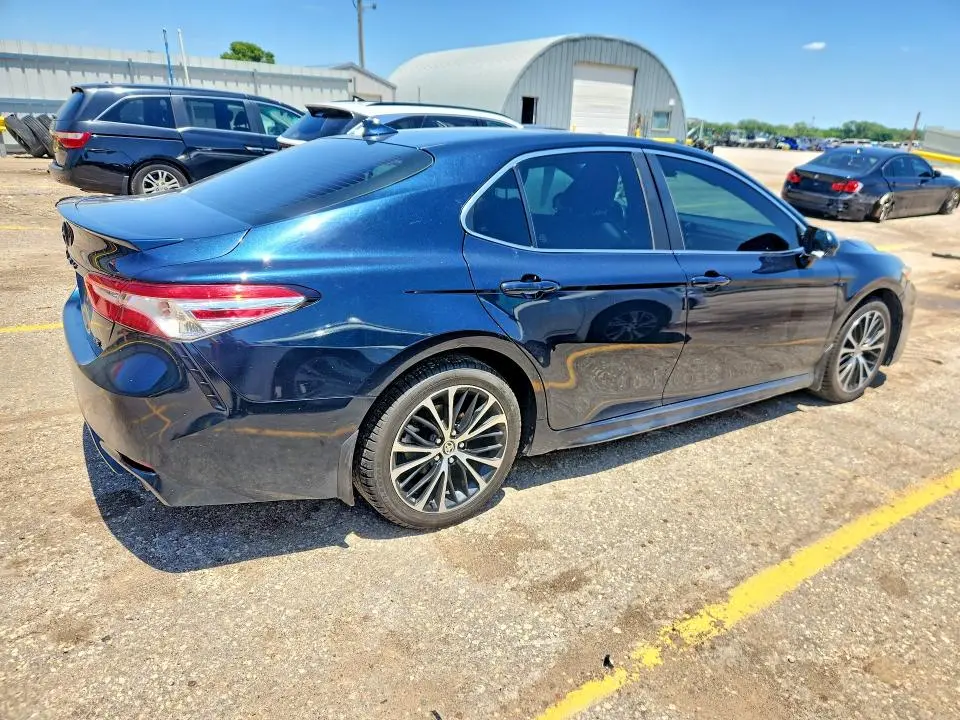 2020 TOYOTA CAMRY SE  