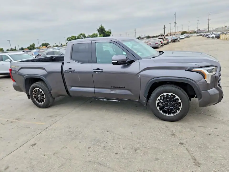 2022 TOYOTA TUNDRA SR5  