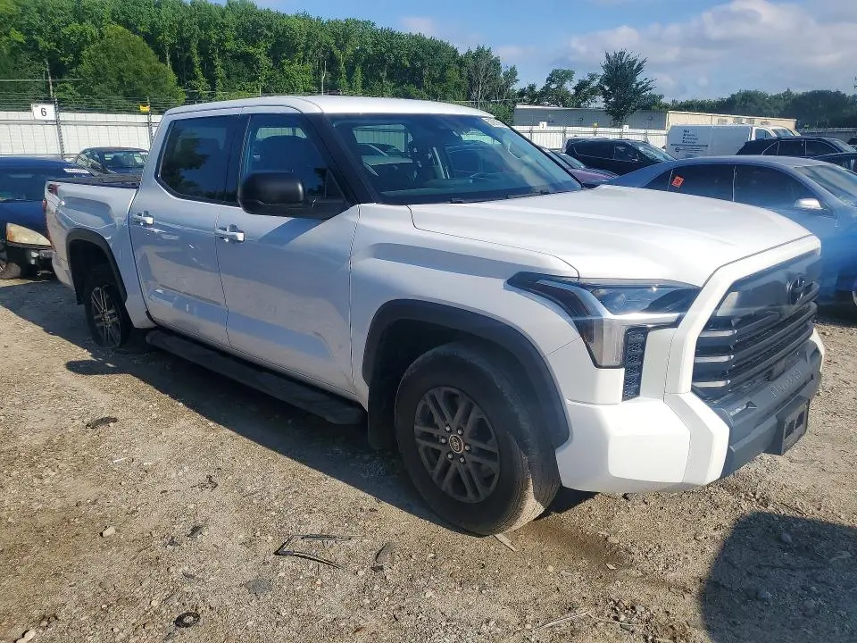 2023 TOYOTA TUNDRA SR5  