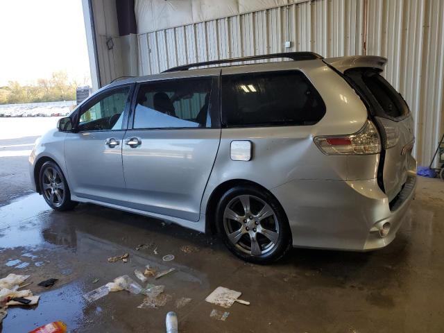 2017 TOYOTA SIENNA SE