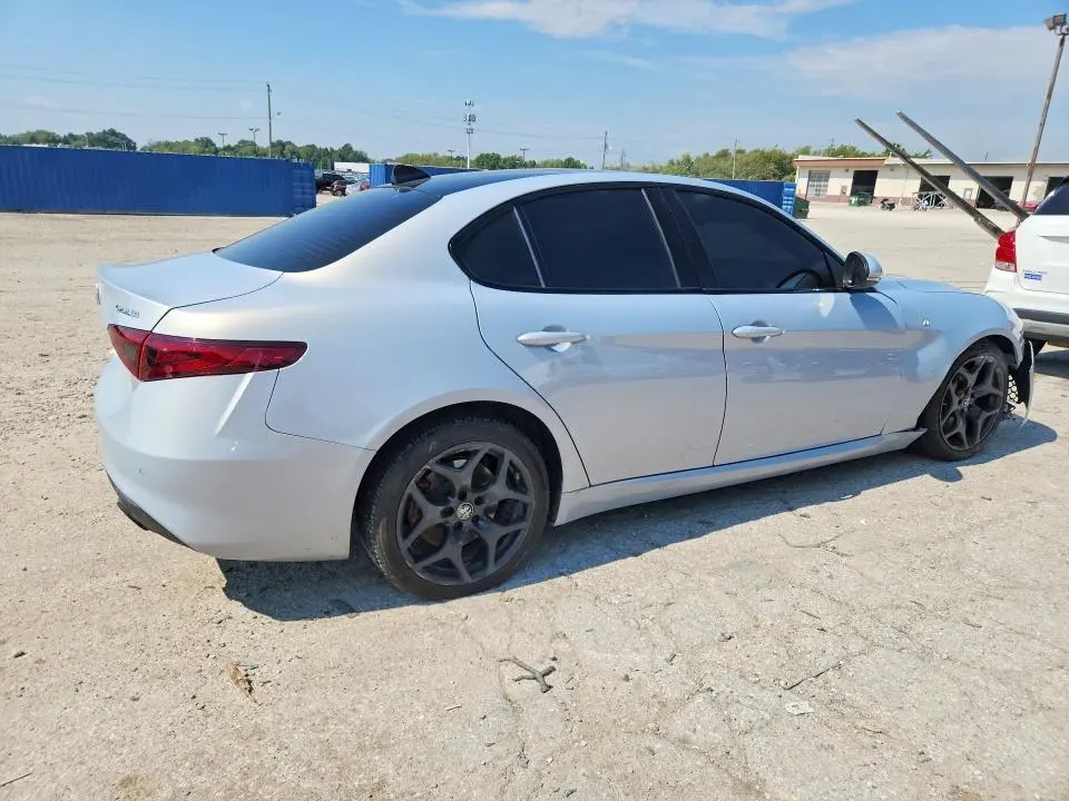 2022 ALFA ROMEO GIULIA SUPER  