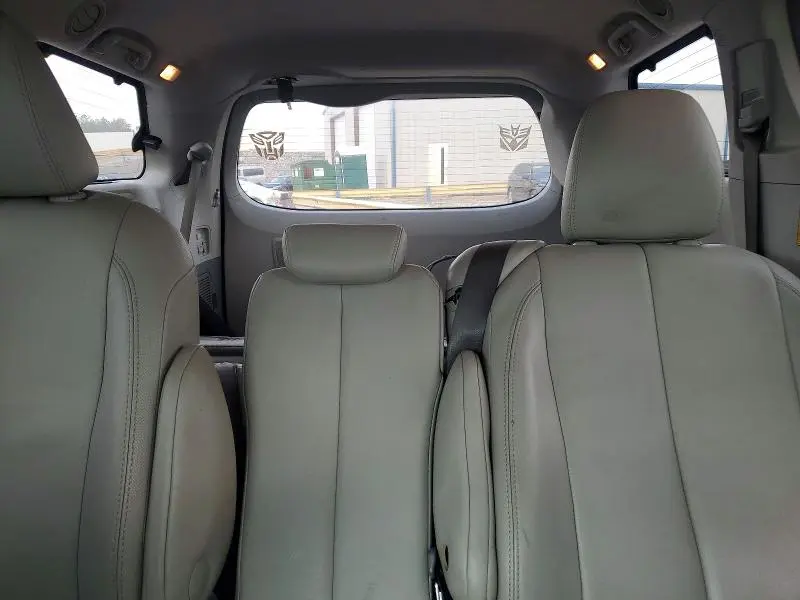 2014 TOYOTA SIENNA XLE 8-PASSENGER  