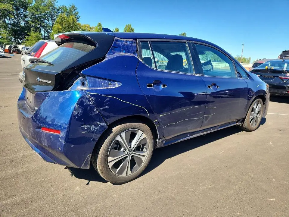 2022 NISSAN LEAF SV  