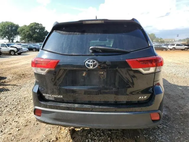 2019 TOYOTA HIGHLANDER SE  