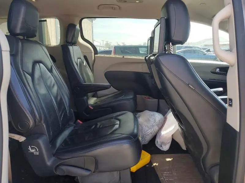 2017 CHRYSLER PACIFICA TOURING L PLUS  