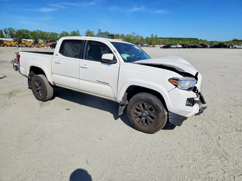 2020 TOYOTA TACOMA SR5 V6  