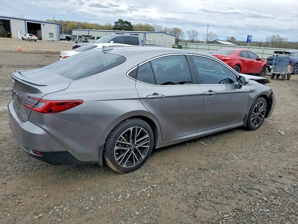 2025 TOYOTA CAMRY XLE  