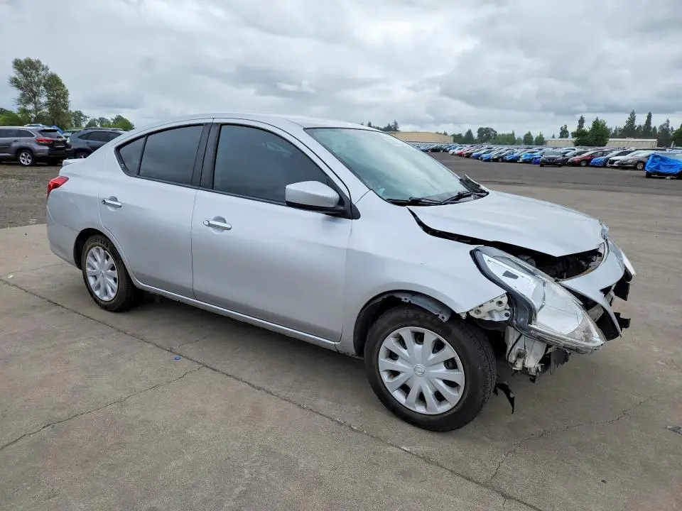2019 NISSAN VERSA SV  