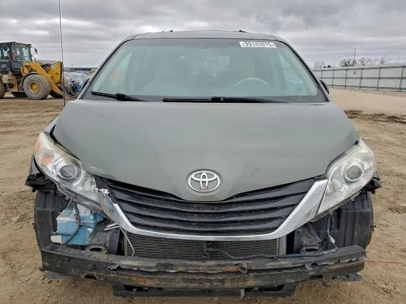 2012 TOYOTA SIENNA XLE  