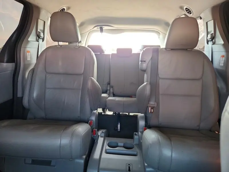 2018 TOYOTA SIENNA XLE 8-PASSENGER  