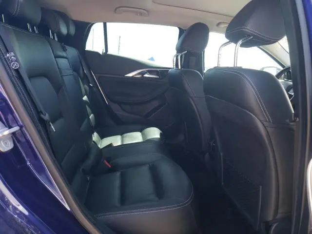 2017 INFINITI QX30 BASE  