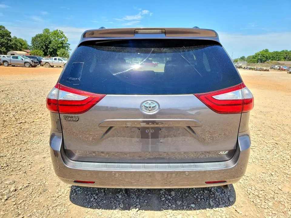 2015 TOYOTA SIENNA XLE 8-PASSENGER  