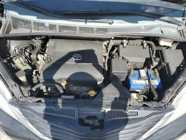 2013 TOYOTA SIENNA LE  