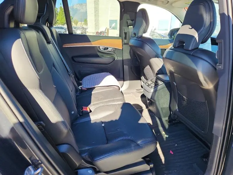 2022 VOLVO XC90 T6 MOMENTUM  