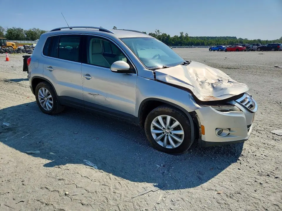 2011 VOLKSWAGEN TIGUAN S  