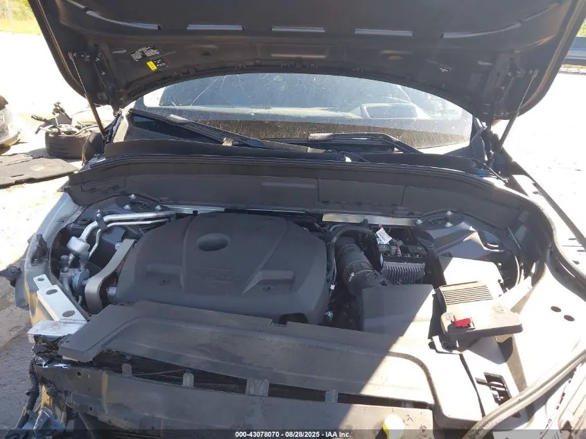 2022 VOLVO XC90 T6 MOMENTUM 6 PASSENGER