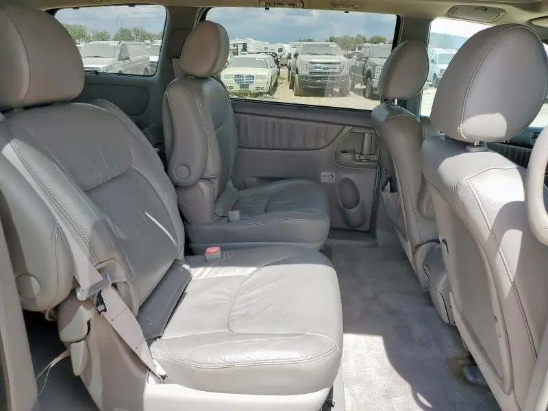 2010 TOYOTA SIENNA XLE  