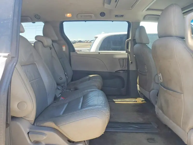 2017 TOYOTA SIENNA XLE PREMIUM 8-PASSENGER  