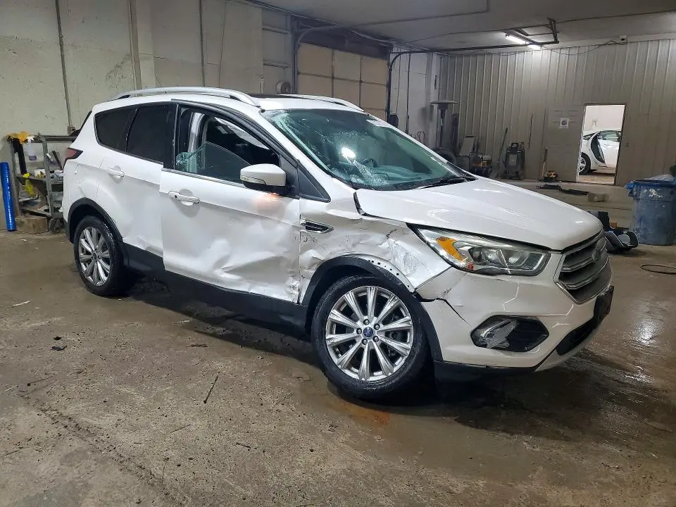 2017 FORD ESCAPE TITANIUM  