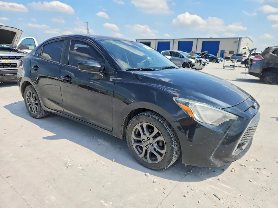 2019 TOYOTA YARIS LE  
