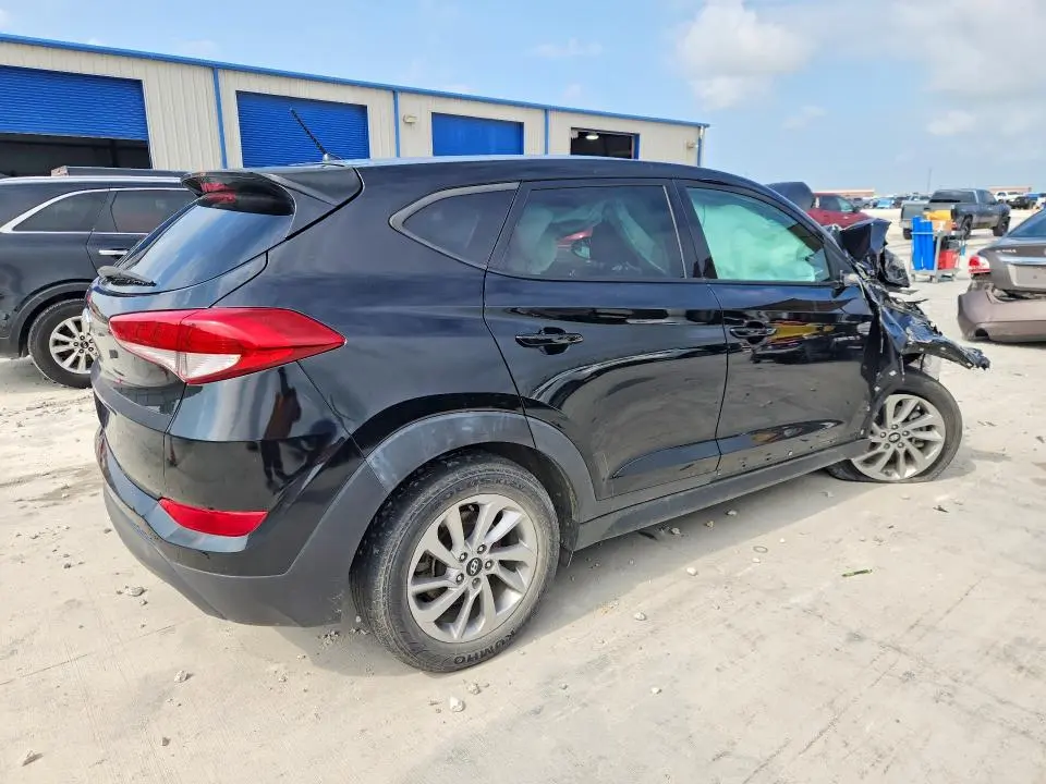 2018 HYUNDAI TUCSON SE  