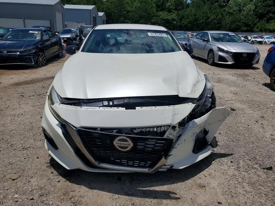 2022 NISSAN ALTIMA SR  