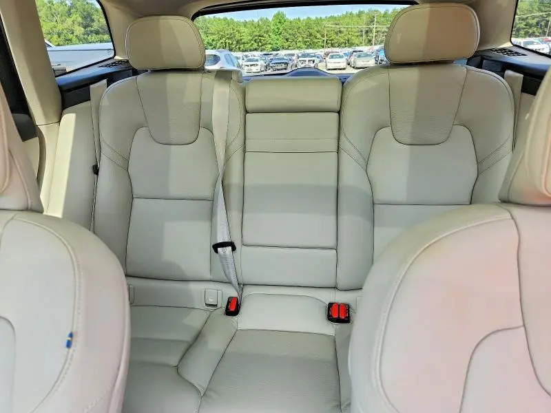 2022 VOLVO XC60 B5 MOMENTUM  