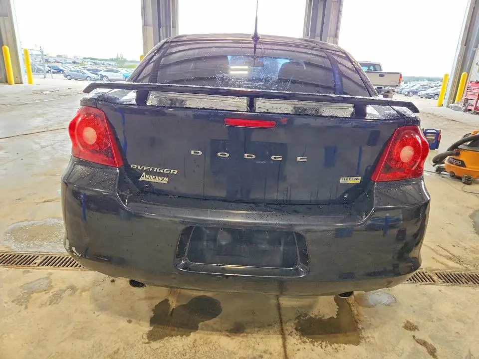 2011 DODGE AVENGER LUX  