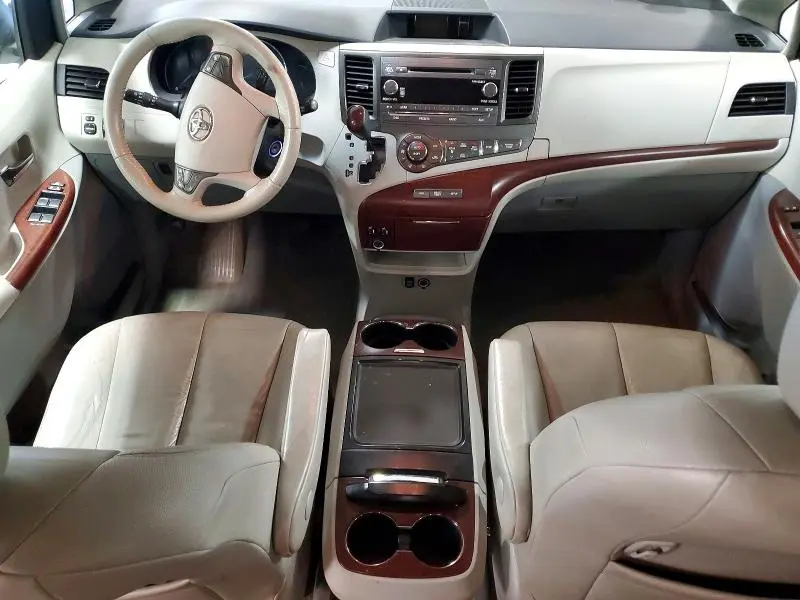 2012 TOYOTA SIENNA XLE  
