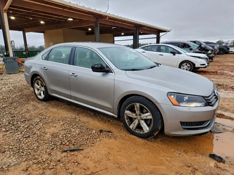 2013 VOLKSWAGEN PASSAT SE  