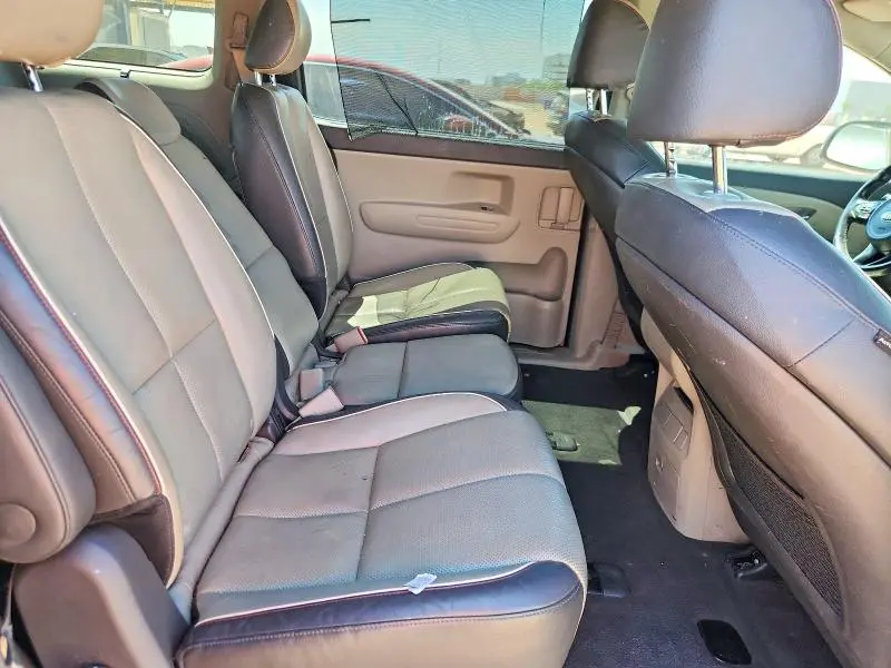 2017 KIA SEDONA LX  