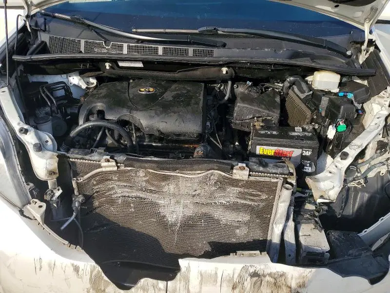 2017 TOYOTA SIENNA XLE  