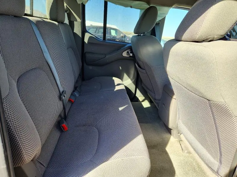 2016 NISSAN FRONTIER SV  
