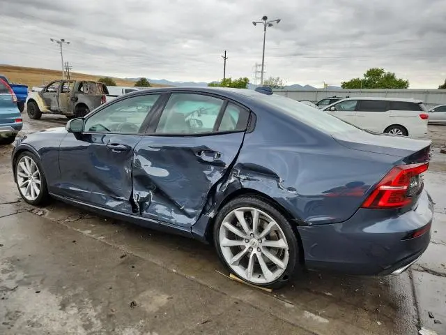 2020 VOLVO S60 T6 MOMENTUM  