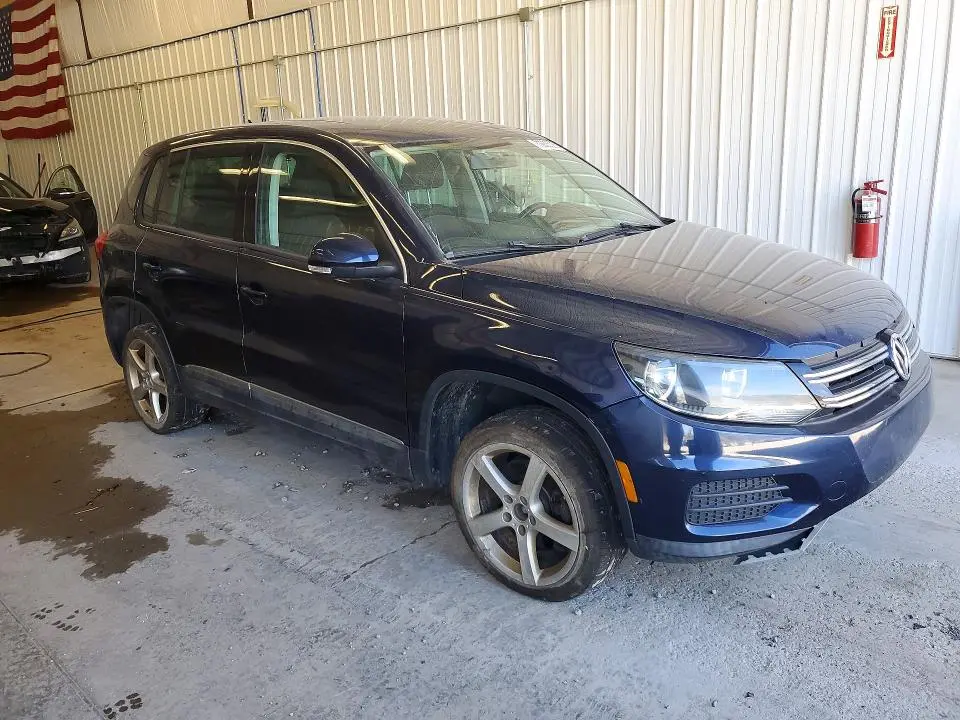 2013 VOLKSWAGEN TIGUAN S  