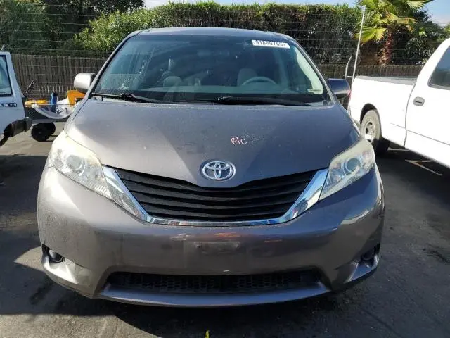 2013 TOYOTA SIENNA LE  