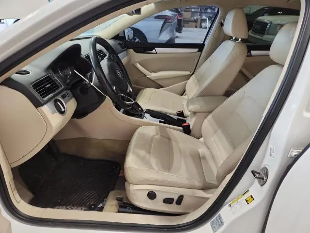 2013 VOLKSWAGEN PASSAT SE  