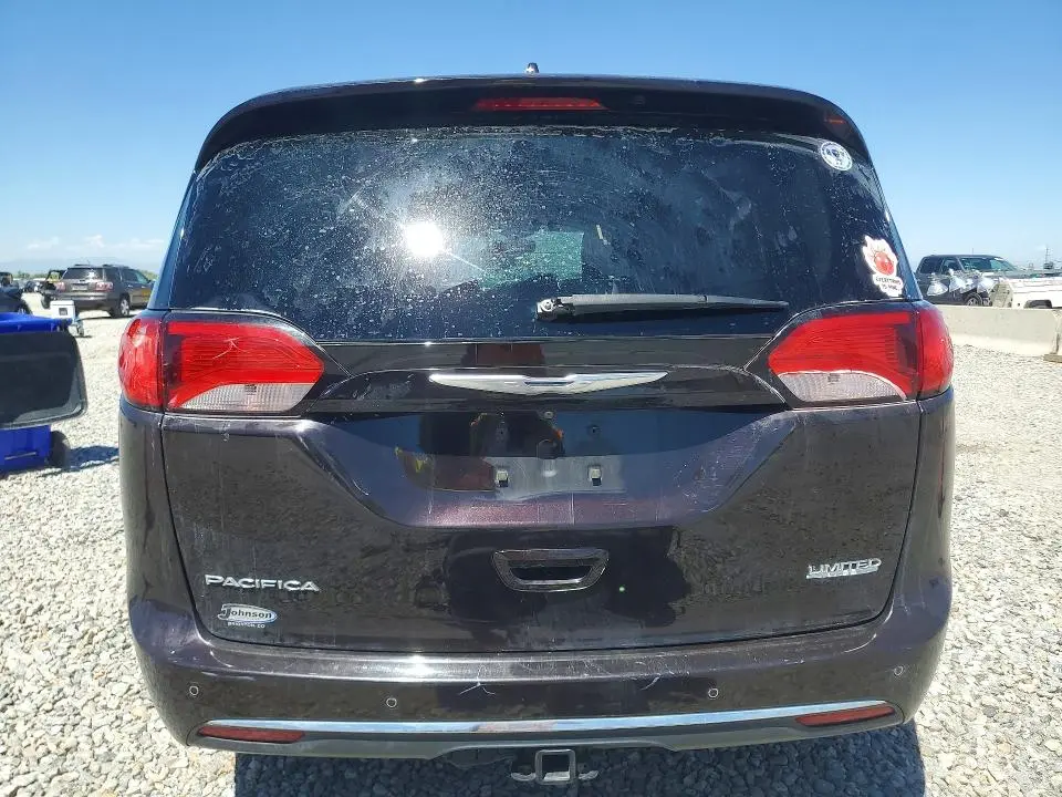 2017 CHRYSLER PACIFICA LIMITED  