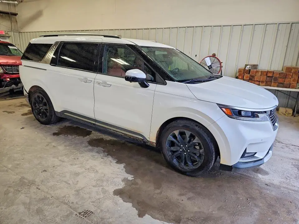 2023 KIA CARNIVAL SX  