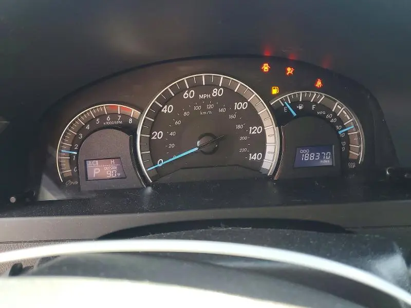 2013 TOYOTA CAMRY SE  